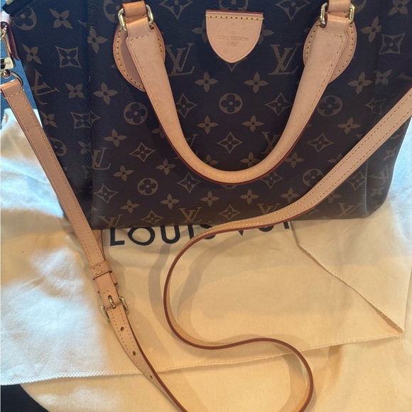 Louis Vuitton Rivoli NV MM - Picture 16 of 16